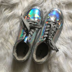Holographic shoes